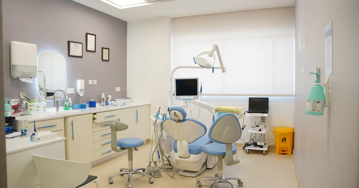 An empty, modern dental treatment room with a chair and equipment, the setting local SEO for dentists should reflect online.
